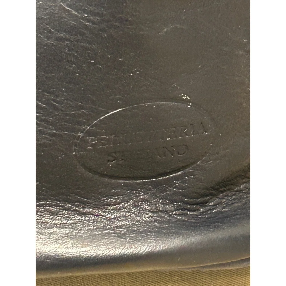 Italian genuine leather crossbody bag/shoulder purse featuring a‎ top snap